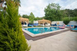 a swimming pool in a yard with a resort at B&B Boutique Hotel in Dalyan