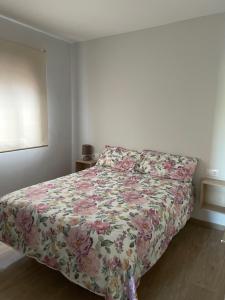 Postel nebo postele na pokoji v ubytování La Juli, Exclusivo chalet nuevo, de lujo