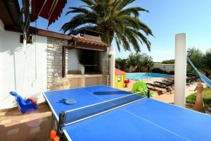 Bazén v ubytovaní Holiday Home Villa Margherita alebo v jeho blízkosti