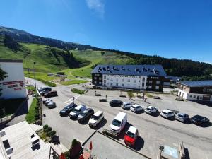 尚魯斯的住宿－Résidence LES CHAMOIS Pied des pistes Chamrousse，相簿中的一張相片