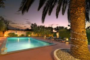 Bazén v ubytovaní Holiday Home Villa Margherita alebo v jeho blízkosti