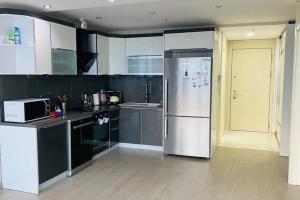 Kép Luxury 2 Room Suite Apartment With Seaview In Center szállásáról Isztambulban a galériában