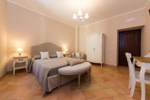 Postel nebo postele na pokoji v ubytování Palazzo Don Carlo