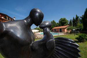 a statue of a bird with its head in its mouth at Relais Villa Isabel in Pietrasanta