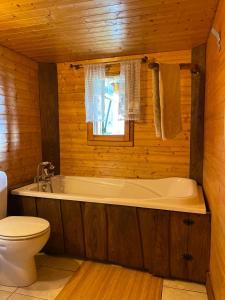 Een badkamer bij Le petit chalet des Greys
