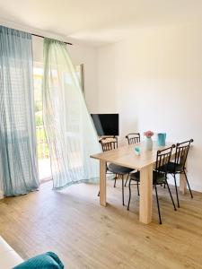 a dining room with a table and chairs and a television at Apartmani Stupin Čeline in Podglavica