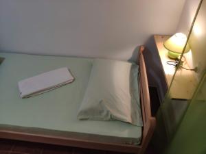 Postel nebo postele na pokoji v ubytování Guesthouse Lovćen