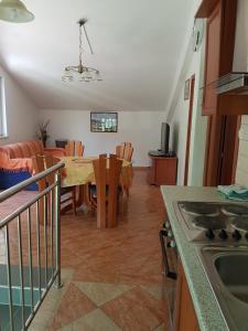 Kuchyň nebo kuchyňský kout v ubytování Monika + 14 fotografií