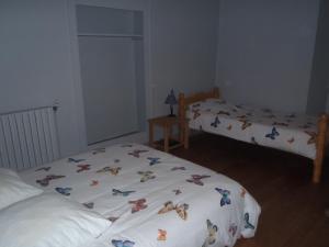 Een bed of bedden in een kamer bij Chez Baratier
