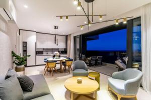 Χώρος καθιστικού στο New&Luxury 5* with an Amazing View - Pure Apartment
