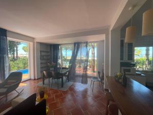 Beachfront villa in Qerret beach with a private pool - Imazhi 11
