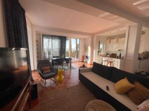 Beachfront villa in Qerret beach with a private pool - Imazhi 12