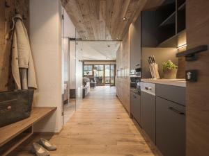 A kitchen or kitchenette at Aparthotel Stacherhof