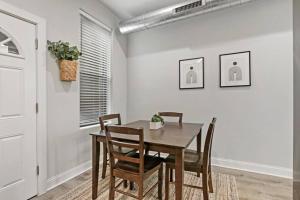 Gallery image of 3BR Apt in Logan Square Walkable to Highlights - Central Park S6 in Chicago