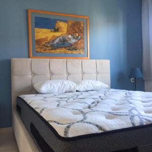 Posteľ alebo postele v izbe v ubytovaní Dora's House comfortable apartment with a yard and view