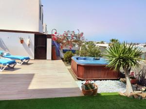 Bazén v ubytování villa tyna nebo v jeho okolí