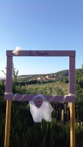 a sign for a vineyard with purple and white bows at La Mariola Apartments in Santa Luce