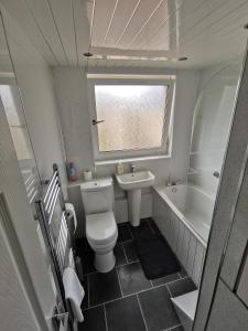 Glasgow Apartment Cozy and ultramodern tesisinde bir banyo