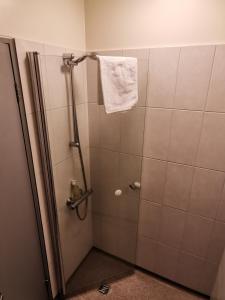 a shower stall with a towel hanging on the wall at Hotel Mikligardur in Sau&eth;&aacute;rkr&oacute;kur