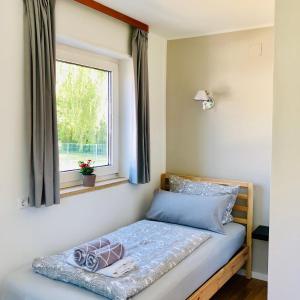 a bed in a room with a window at urbanAPARTMENT No.2 Memmingen in Memmingen