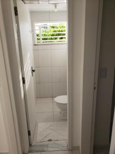 Bilik mandi di MB06201 - Morro Branco - Varanda - 3 quartos - 2 suites +30 gambar