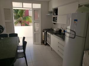 Dapur atau dapur kecil di Apartamento na Praia do MORRO BRANCO - CEARÁ - MB06201