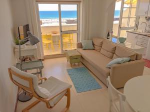 A seating area at Seasun Vacation Rentals - BEACH
