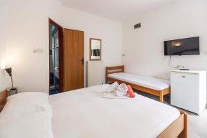 Posteľ alebo postele v izbe v ubytovaní Apartments & Rooms Strčić Petra