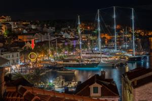 Výhľad na mesto Hvar alebo výhľad na mesto priamo z apartmánu