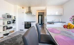 a kitchen and dining room with a table and chairs at Ferienhaus Treissmann an der Weinstraße in Leutschach