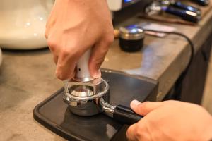 a person is using a funnel on a tray at Petra Poshtel Donmuang in Ban Don Muang (1)