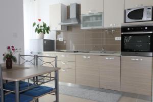 Dapur atau dapur kecil di Apartments Mareblu