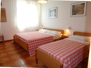 Posteľ alebo postele v izbe v ubytovaní Nice flat by the beach with swimming pool-Beahost