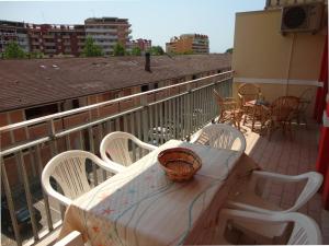 Balkón alebo terasa v ubytovaní Nice flat by the beach with swimming pool-Beahost
