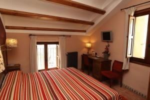 Posteľ alebo postele v izbe v ubytovaní Hotel Con Encanto La Façana