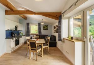 Kuchyň nebo kuchyňský kout v ubytování Appartements Naturnah