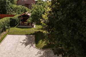 Vonkajšia záhrada v ubytovaní Gdańska 24