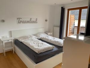 Posteľ alebo postele v izbe v ubytovaní Moderne Wohnung im Botenwirt Top 6"Almhütte"