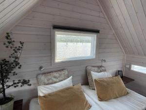 Postel nebo postele na pokoji v ubytování Kungshaga Hotell