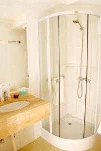 a bathroom with a shower and a sink at Apart Hotel Providencia in Santiago