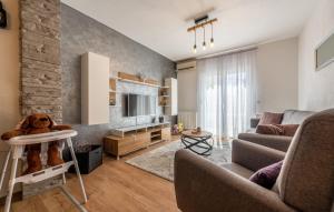Televízia a/alebo spoločenská miestnosť v ubytovaní Apartman Ivana