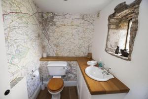 Bilik mandi di Higher Scarcliffe at Broughton Sanctuary +29 gambar