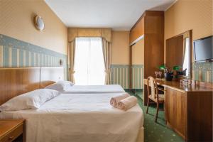 Hotel Splendid Palace tesisinde bir odada yatak veya yataklar