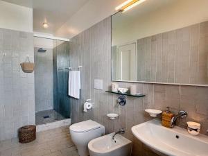 A bathroom at Villa Marisa - La Guarida