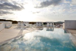 a swimming pool on the roof of a building at Palladium Hotel Menorca in Arenal d'en Castell