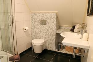 Koupelna v ubytování Oostmolenhoeve B&B + 37 fotografií