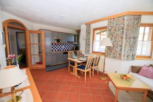 Kuchyň nebo kuchyňský kout v ubytování Landhaus Schiestl