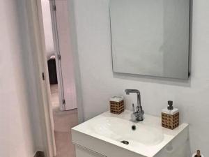Kúpeľňa v ubytovaní Apartamento Puerto Marina Beach