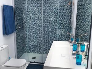 Kúpeľňa v ubytovaní Apartamento Puerto Marina Beach