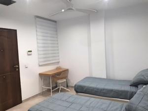 Posteľ alebo postele v izbe v ubytovaní Apartamento Puerto Marina Beach